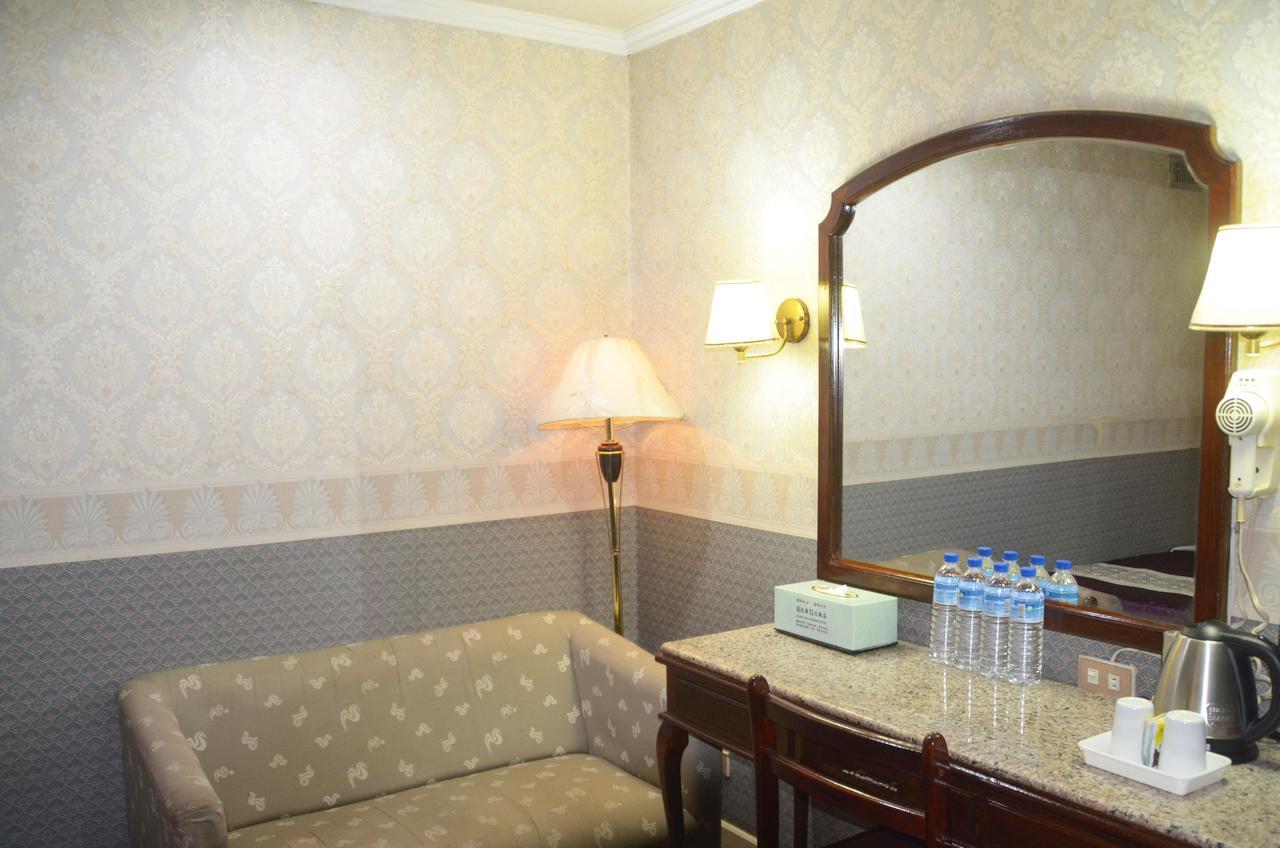 Guang Haw Hotel Tainan Bagian luar foto